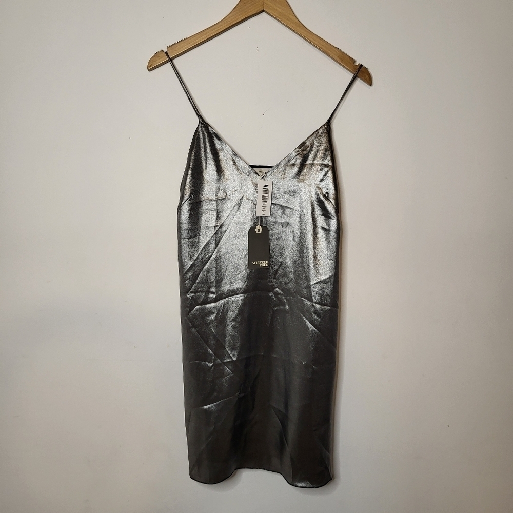 Wilfred Free Strappy V-Neck Loose Vivienne Dress Metallic Silver Size XXS NWT - Picture 2 of 7